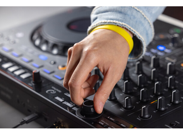 AlphaTheta DDJ-GRV6 4-channel performance DJ controller 
