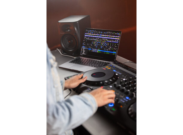 AlphaTheta DDJ-GRV6 4-channel performance DJ controller 